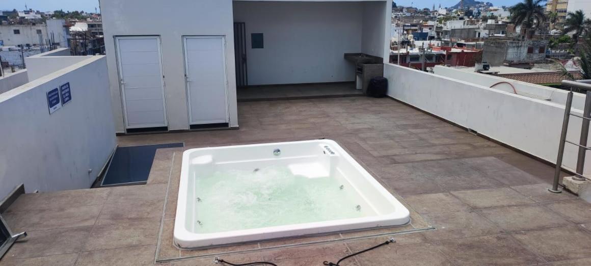 2Br-3Ba Condo Block From Beach W Rooftop Jacuzzi มาซาตลัน ภายนอก รูปภาพ